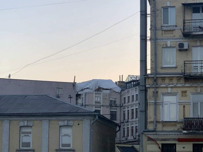 На будинку-пам’ятці архітектури на вулиці Борисоглібській почали зводити додатковий поверх