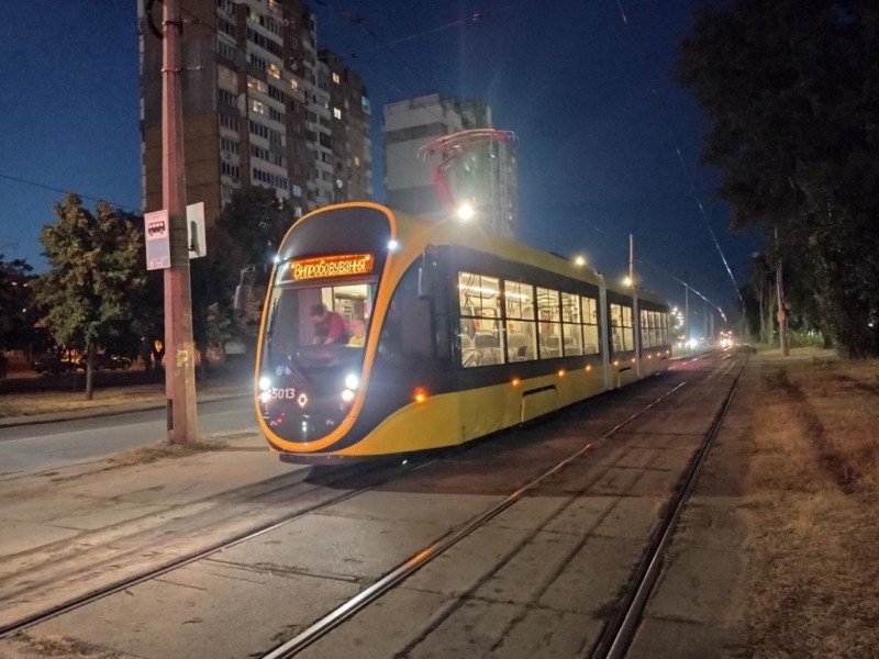 На пасажирські маршрути у столиці виходять 2 нові трамваї