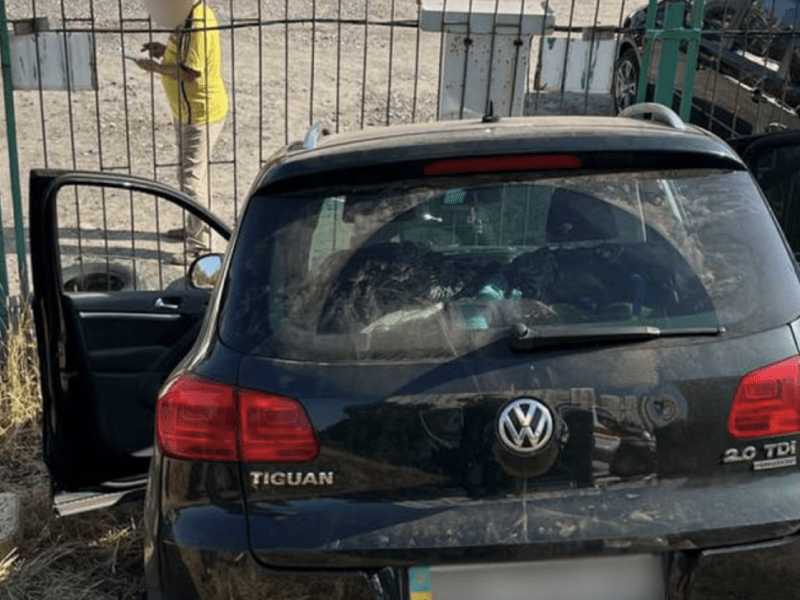 У Києві п’яний водій вдарив дві автівки та врізався у паркан