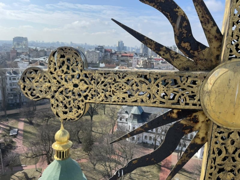 79 млн грн на ремонт куполів Софійського собору: у заповіднику кажуть про аварійний стан пам’ятки та нагадали про падіння хреста