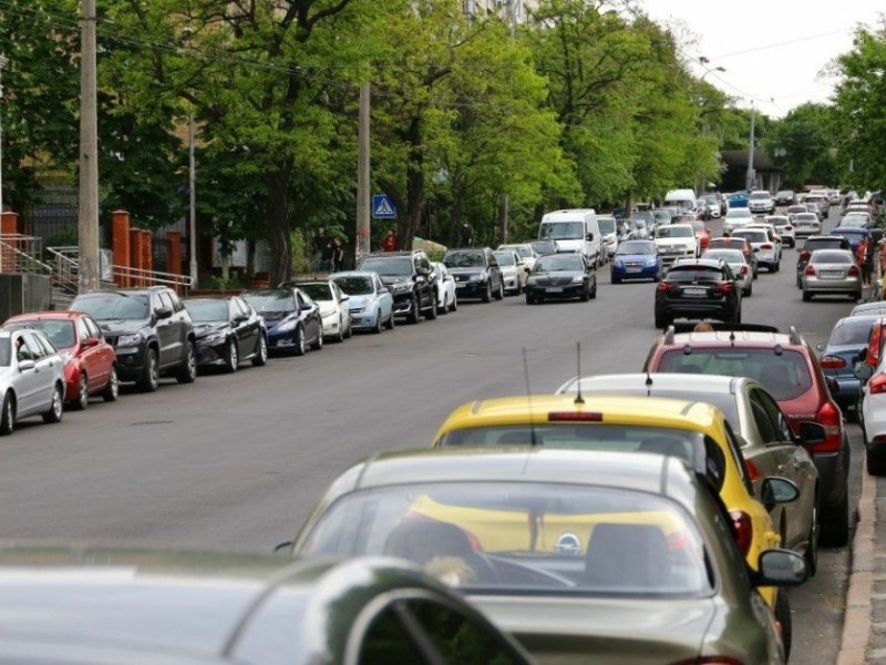 Водіям заборонили зупинятися на узбіччях: нові правила для автомобілістів