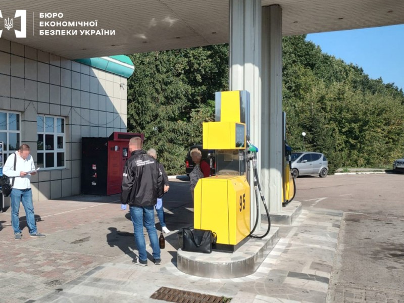 Мережу АЗС на Київщині викрили на продажу фальсифікованого пального