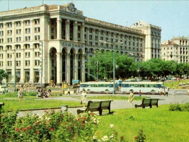 У 1966 році в депо Києва створили перший у світовій практиці тролейбусний “потяг”