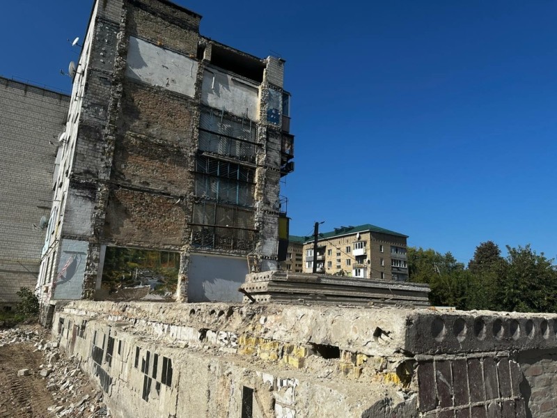 У Макарові на Київщині відбудовують дві багатоповерхівки – як виглядають роботи