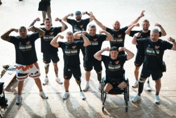 Захисник-ветеран із Броварів у складі команди встановив світовий рекорд зі стронгмену на фестивалі Арнольда Шваценеггера