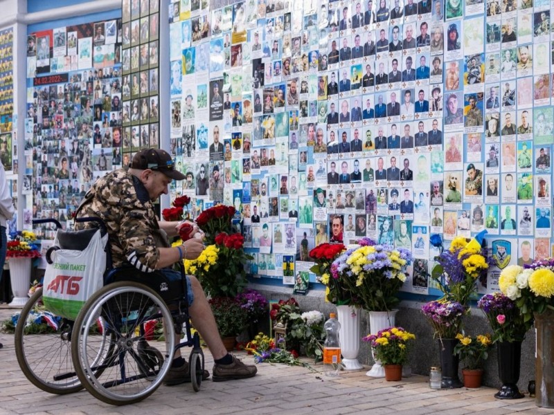 На Стіні пам’яті у Києві немає місця для нових фото Героїв: як вирішуватимуть проблему