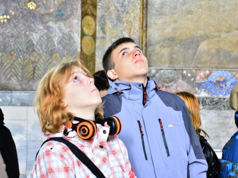 Канікули повинні бути цікавими: у Лаврі чекають школярів на пізнавальні екскурсії про історію України