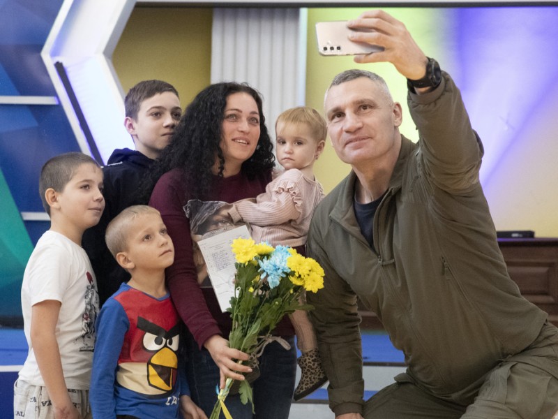 Вимушені переселенці у Києві безкоштовно отримали ще 64 квартири