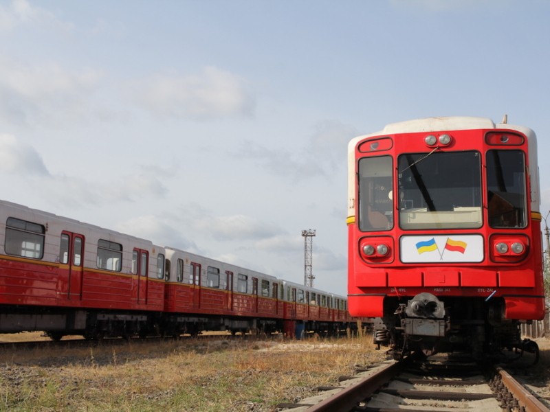 Київ отримав всю партію вагонів метро з Варшави