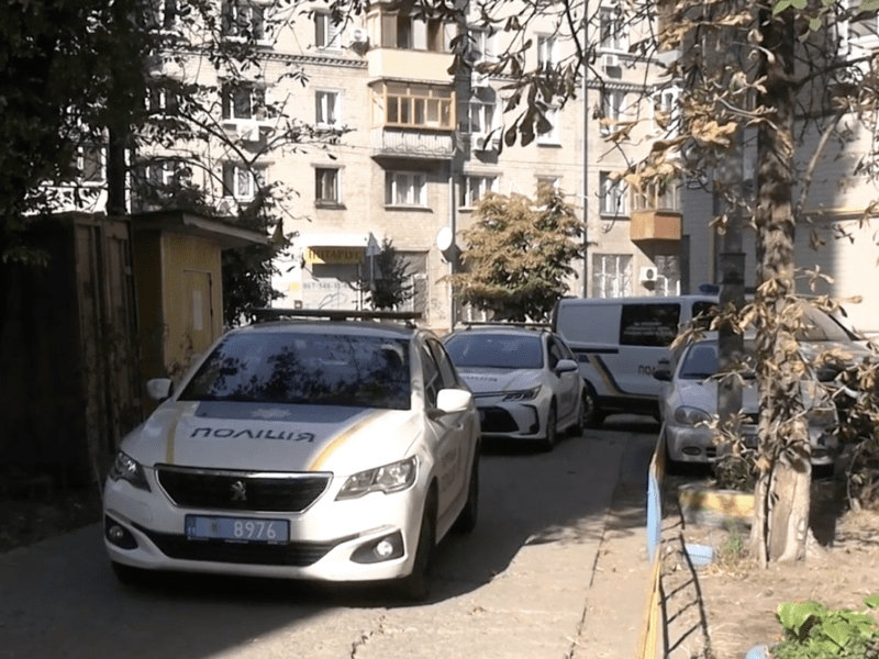 Задушив та заховав тіло у ванній: у Києві чоловік вбив пенсіонера, за яким доглядав 10 років (відео)   