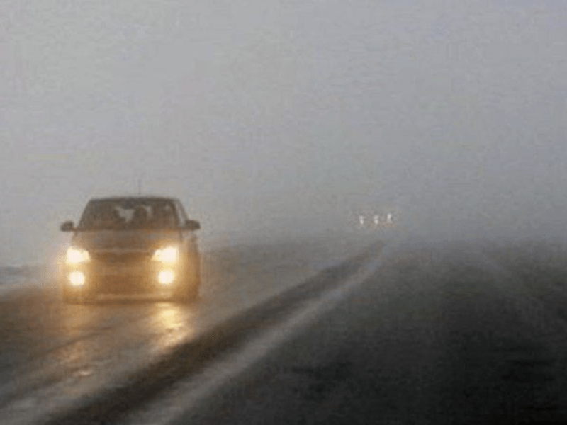 Зранку Київ накриває туманом: водіям дали поради, як їздити в умовах обмеженої видимості