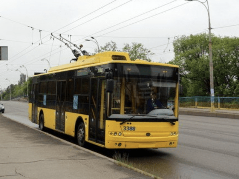 У Києві через ДТП затримуються тролейбуси