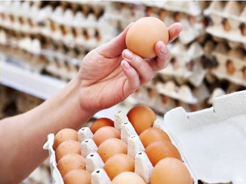 Яйця під ялинку знову будуть по 75 грн – як подорожчають інші продукти