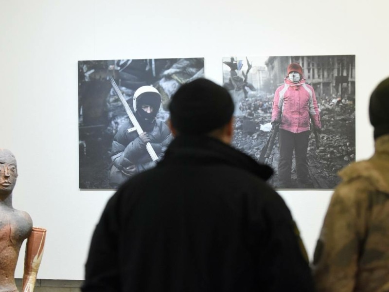 “Майдан: народження мрії. Перший бій” – у Києві відкрилась виставка до 10-ї річниці Революції Гідності
