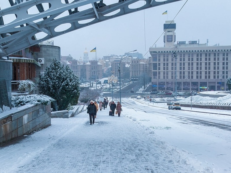 Листопад показує важкий характер: у Києві завтра ще більше ускладниться погода