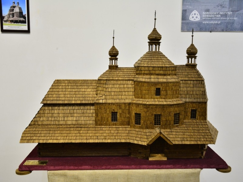 На виставці у Києві показують мінікопії дерев’яних церков, що є унікальними зразками української сакральної архітектури