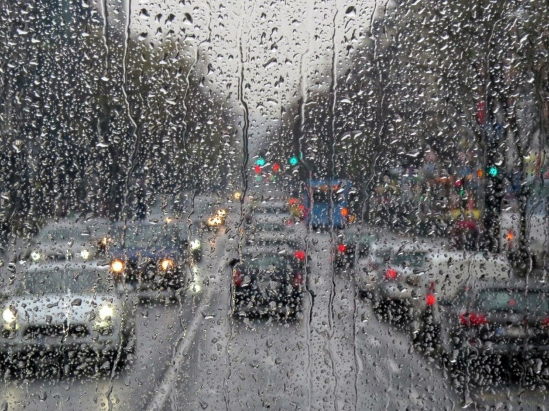 Сильний вітер, значний дощ: у Києві і області очікуються складні погодні умови