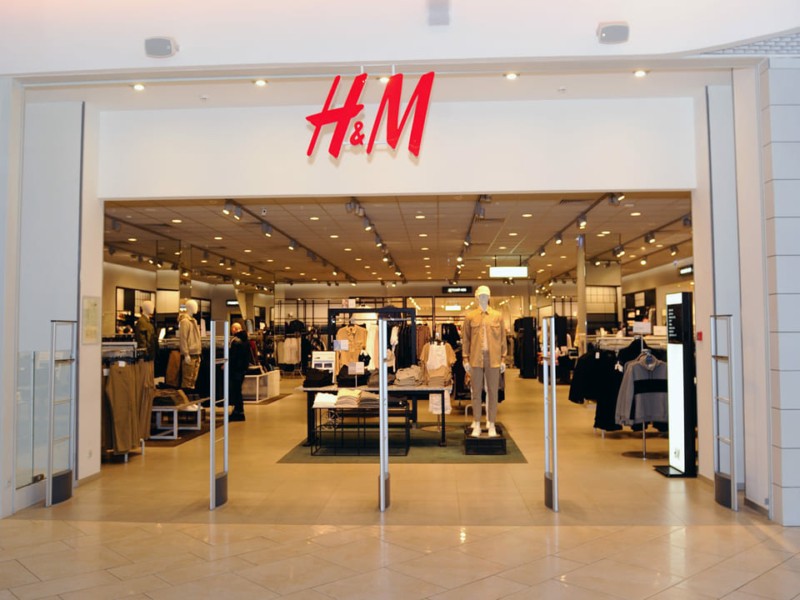 H&M відновила роботу в Україні: перші магазини відкрилися у Києві