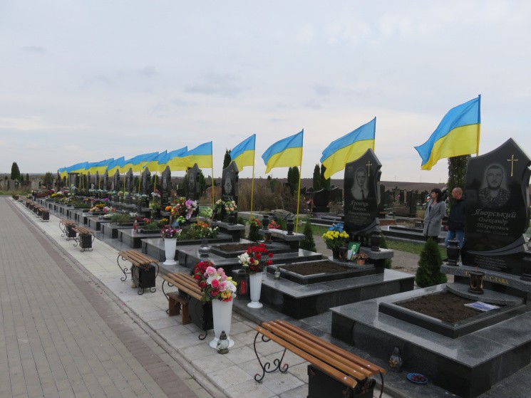 Рада не підтримала законопроєкт про розміщення Національного військового меморіального кладовища