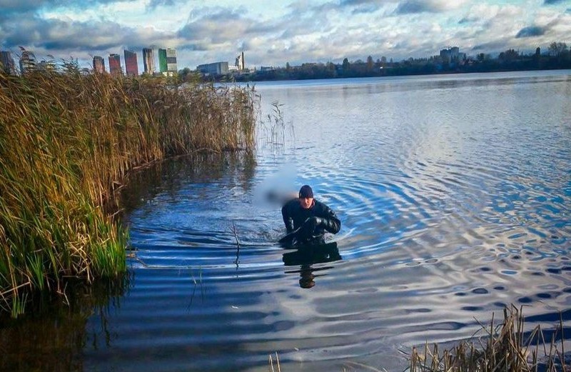 У Києві в озері Вирлиця втопився чоловік