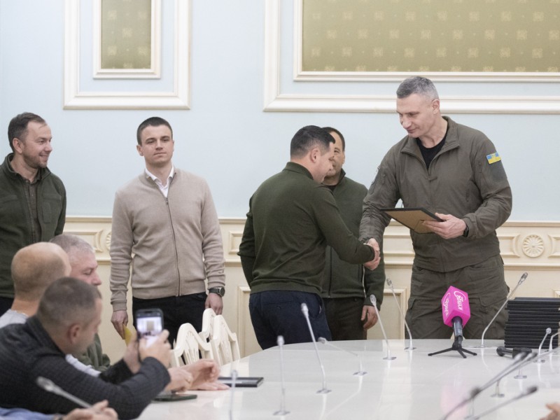 Кличко відзначив комунальників, які допомагали захищати Київ та область від зазіхань ворога