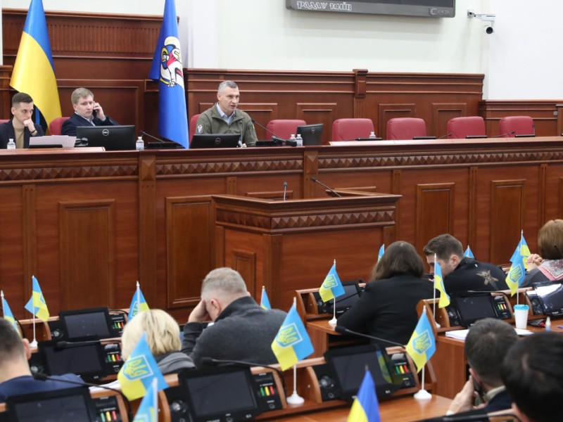 Паралізує волонтерську діяльність: Київрада звернеться до Кабміну щодо нового порядку ввезення гуманітарної допомоги