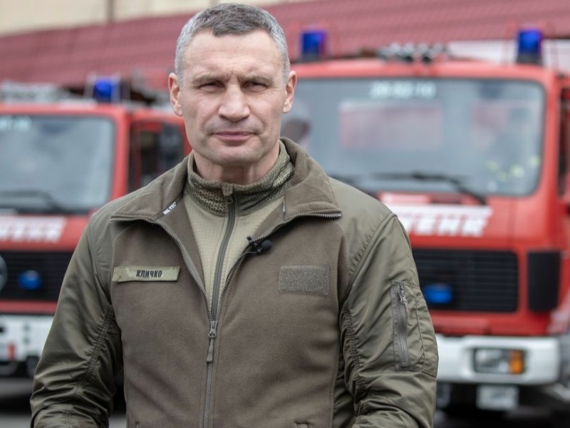 Віталій Кличко показав нові пожежні авто для ДСНС, які прибули з Німеччини