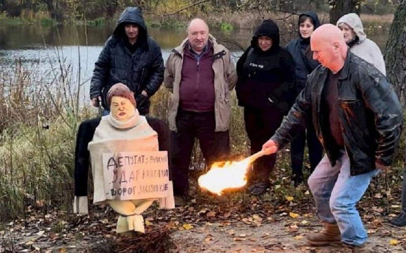 Київрада перевірить діяльність екологів, які спалили опудало депутатки Лимар
