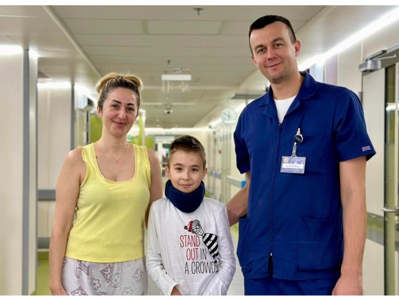 У Києві провели надскладну операцію на шийному відділі хребта 9-річному хлопчику
