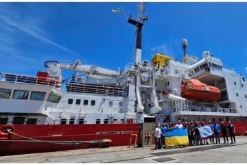 Криголам «Ноосфера» вирушив з Кейптауна в Антарктику