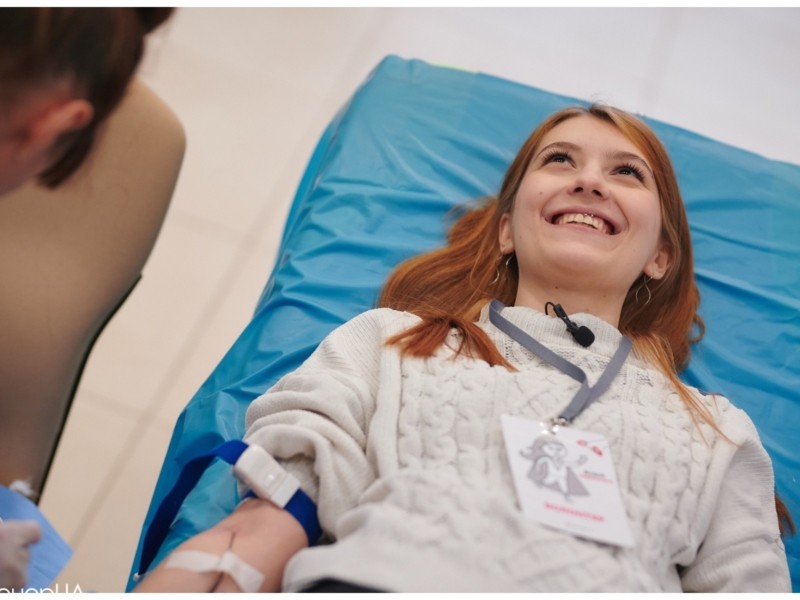 В Києві 50 донорів здали кров на виїзній донації у рамках проекту «Додай червоного»