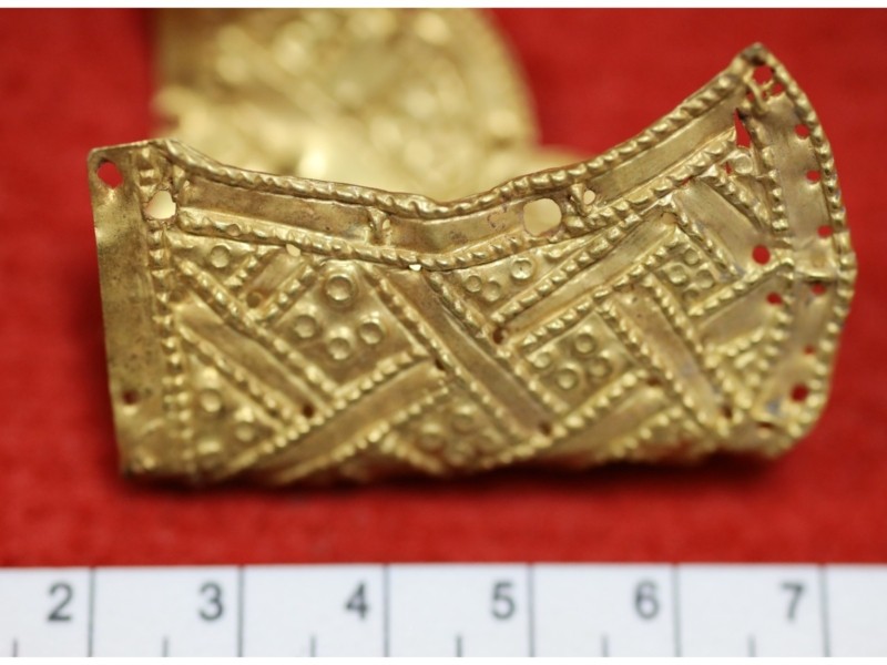 У передмісті археологи знайшли унікальний скарб золотих прикрас