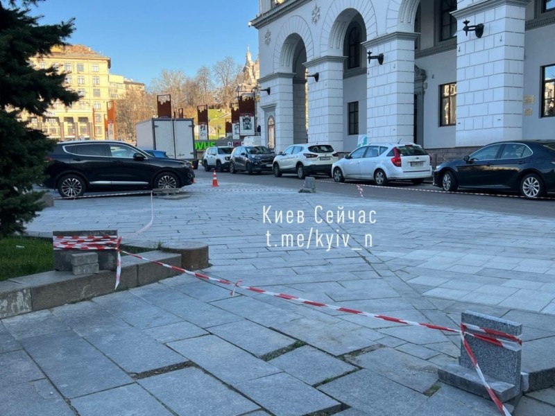 На Майдані Незалежності у Києві замінюють плитку