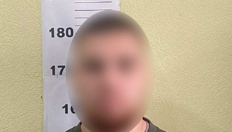 Поліцейські Києва викрили шахрая, який виманював гроші у чоловіка в Мережі, прикидаючись жінкою