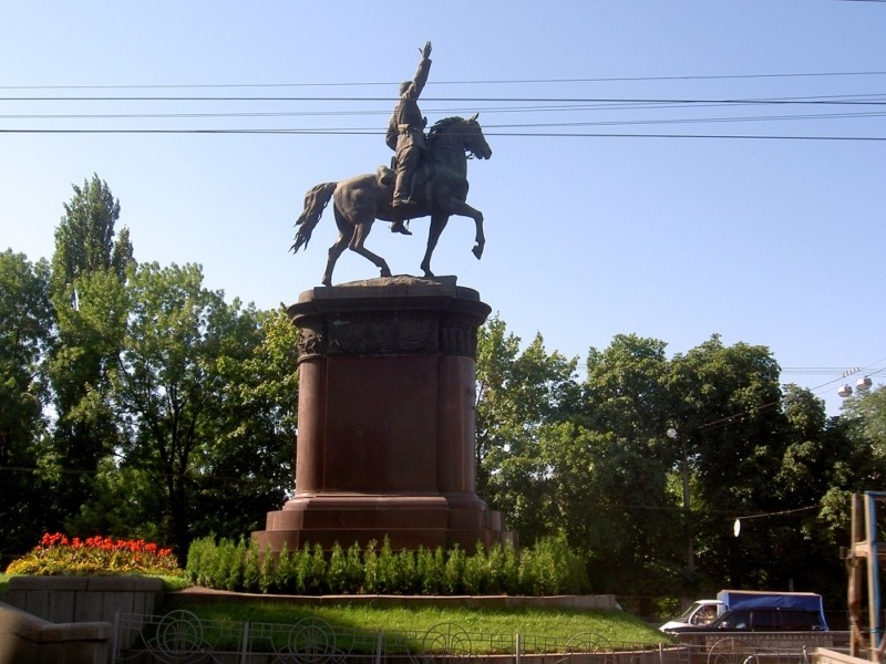 Коня можуть лишити: столична влада має кілька варіантів демонтажу пам’ятника Щорсу