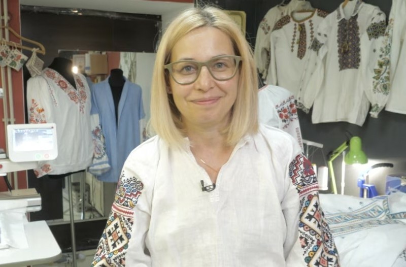 Майстрині з Вишгорода шиють вишиванки, які продають американцям