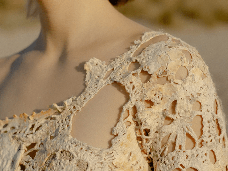 Дизайнерка з Києва створила біорозкладну весільну сукню з грибів