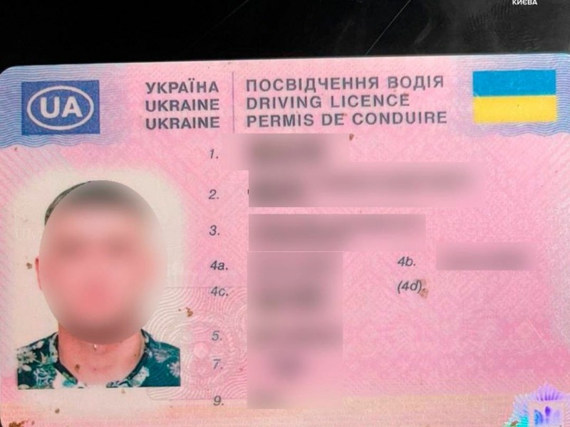 У Києві водій маршрутки їздив із підробленими правами