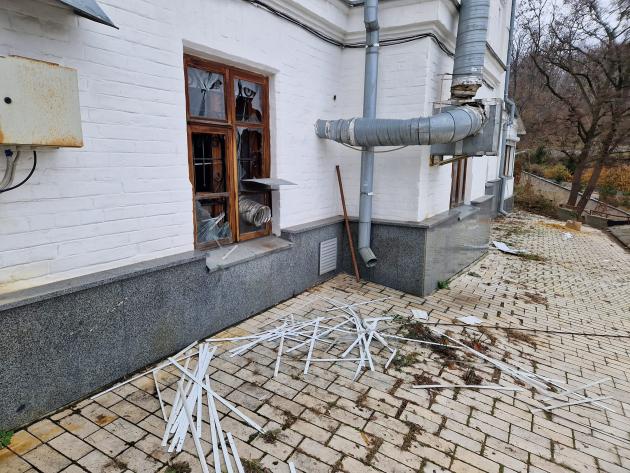 Вандали розбили вікна в Києво-Печерській лаврі