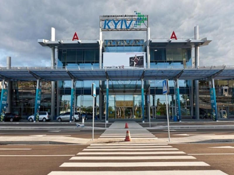В аеропорту «Київ» (Жуляни) пропонують провести відбудову аеродрому та закупівлю спецтранспорту