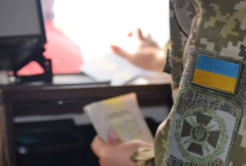 Двоє депутатів Київщини втекли з України, відмовившись від повноважень