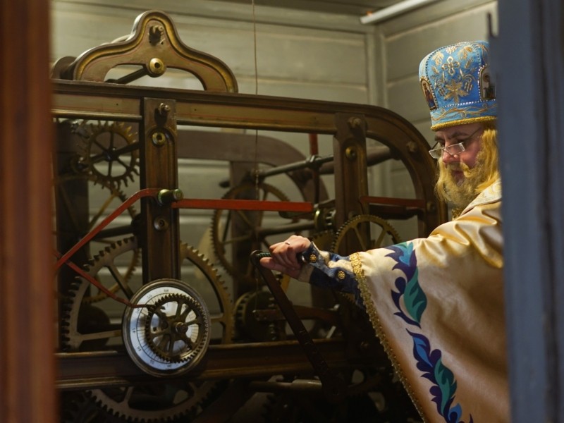 Відродження традиції: святий Миколай запустив історичний годинник Великої лаврської дзвіниці