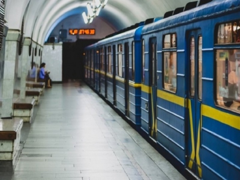 Інтервал човникового руху під час ремонту біля метро “Оболонь” буде більшим, аніж біля “Деміївської”