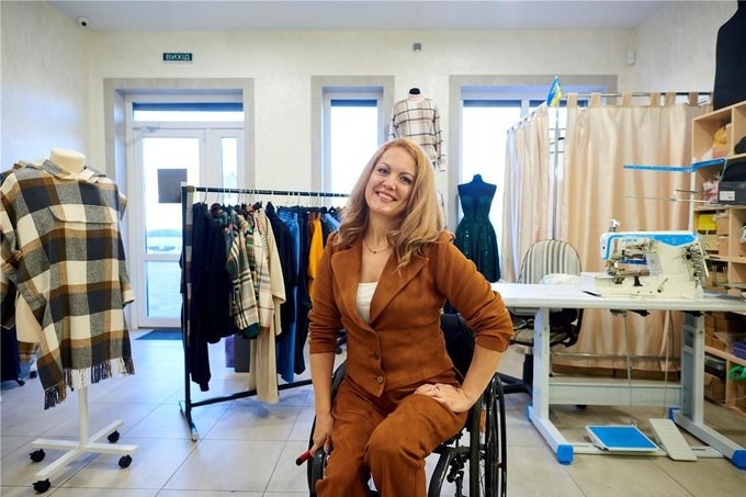 У передмісті підприємиця шитиме адаптивний одяг для людей з інвалідністю