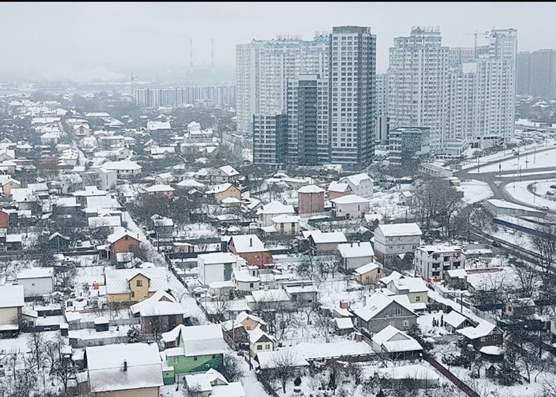 Ракетна атака на Київ: мешканцям Дарницького району повернули світло