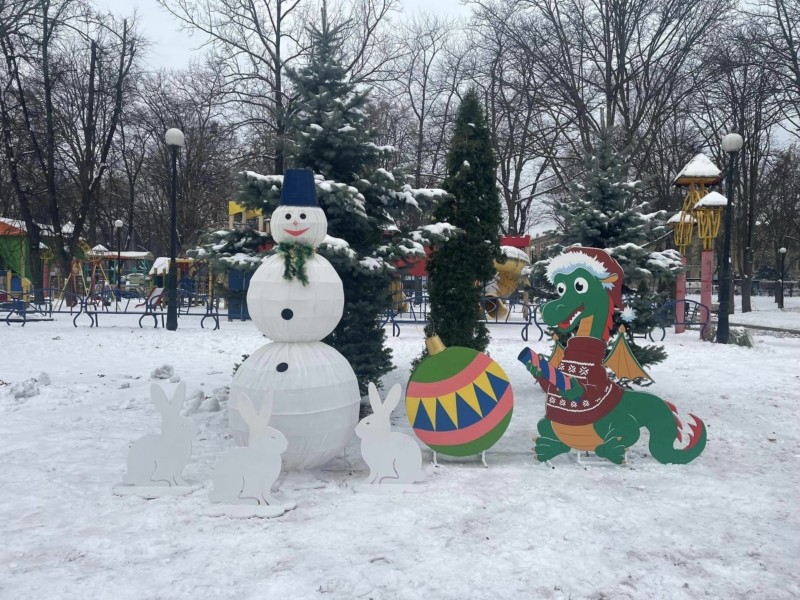 На Солом’янці три парки прикрасили новорічними локаціями