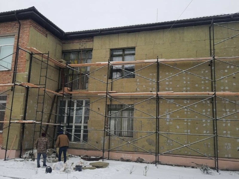 У Бучанському районі відбудовують і модернізують школу, що була пошкоджена під час окупації