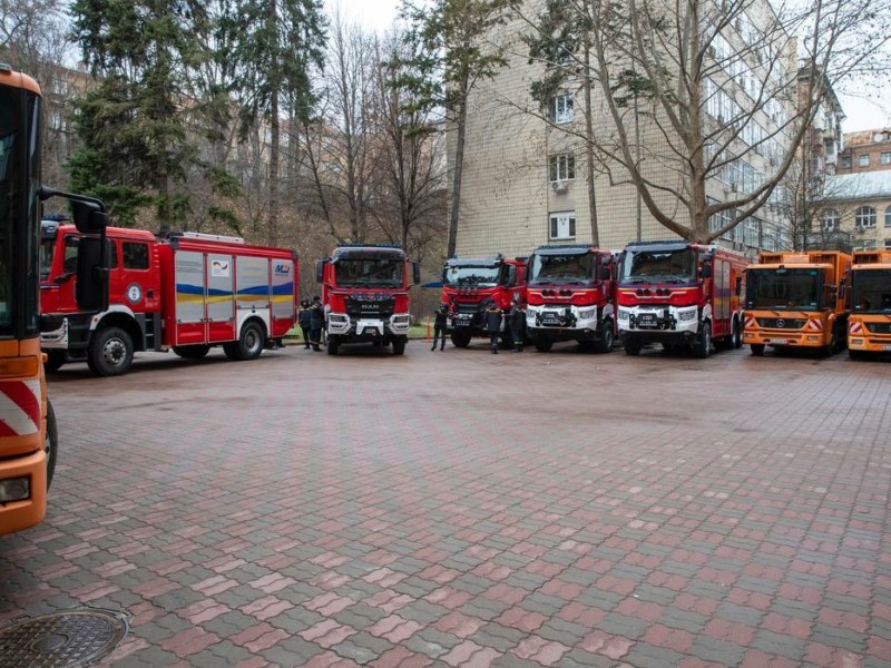 Київ отримав від двох міст Німеччини нову партію допомоги – пожежні авто і сміттєвози