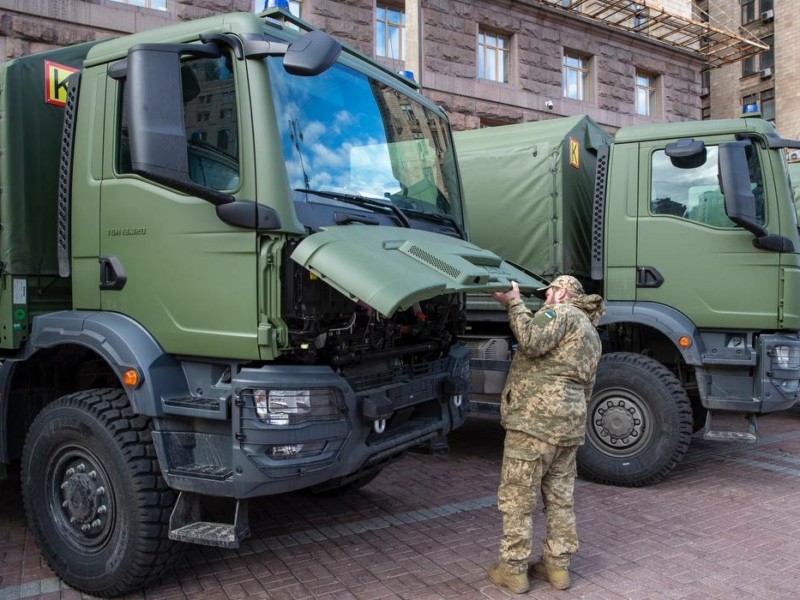 Допомога захисникам від киян: 20 нових вантажівок MAN прямують на гарячі ділянки фронту
