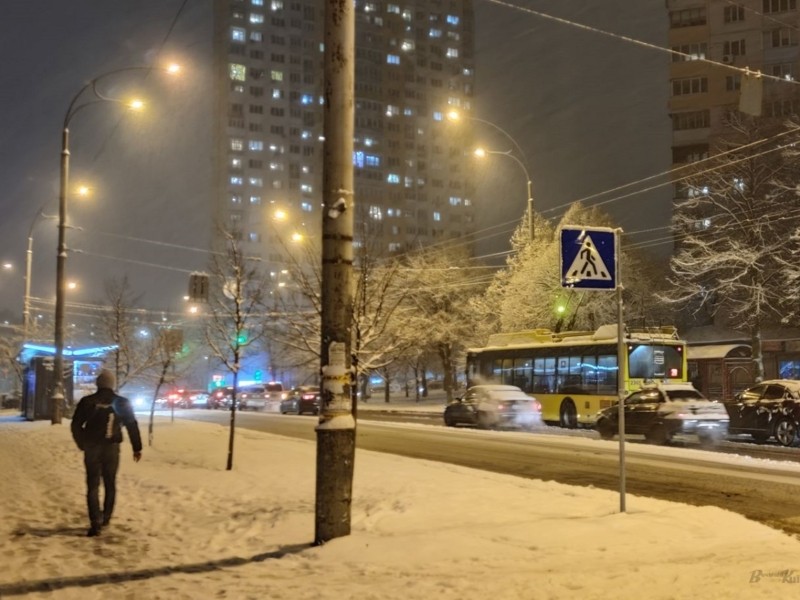 Ліхтарі-шкідники: у Києві лише третина ламп вуличного освітлення енергоощадні